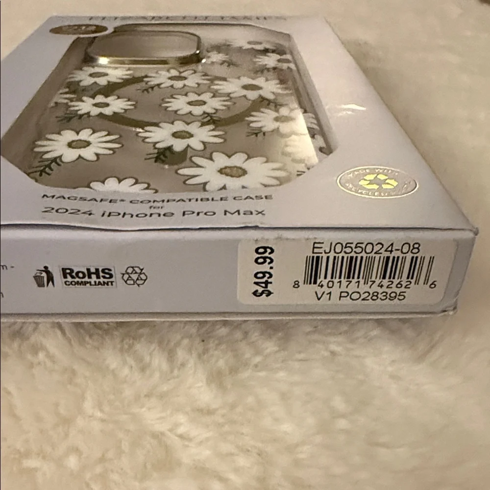 Elizabeth and James Daisy iPhone Pro Max Case - White and Green